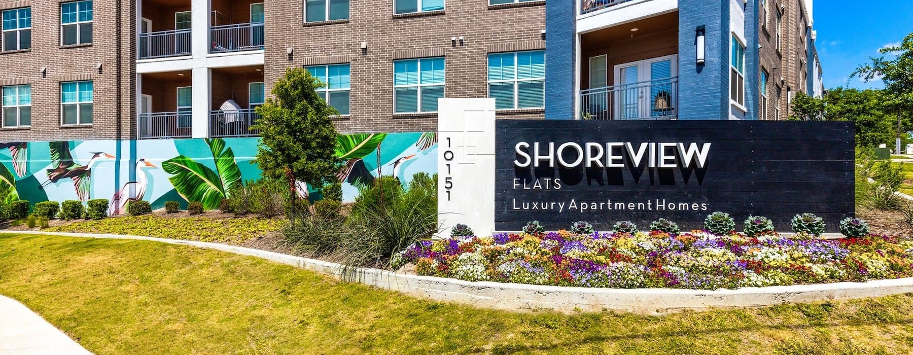 shoreview flats signage