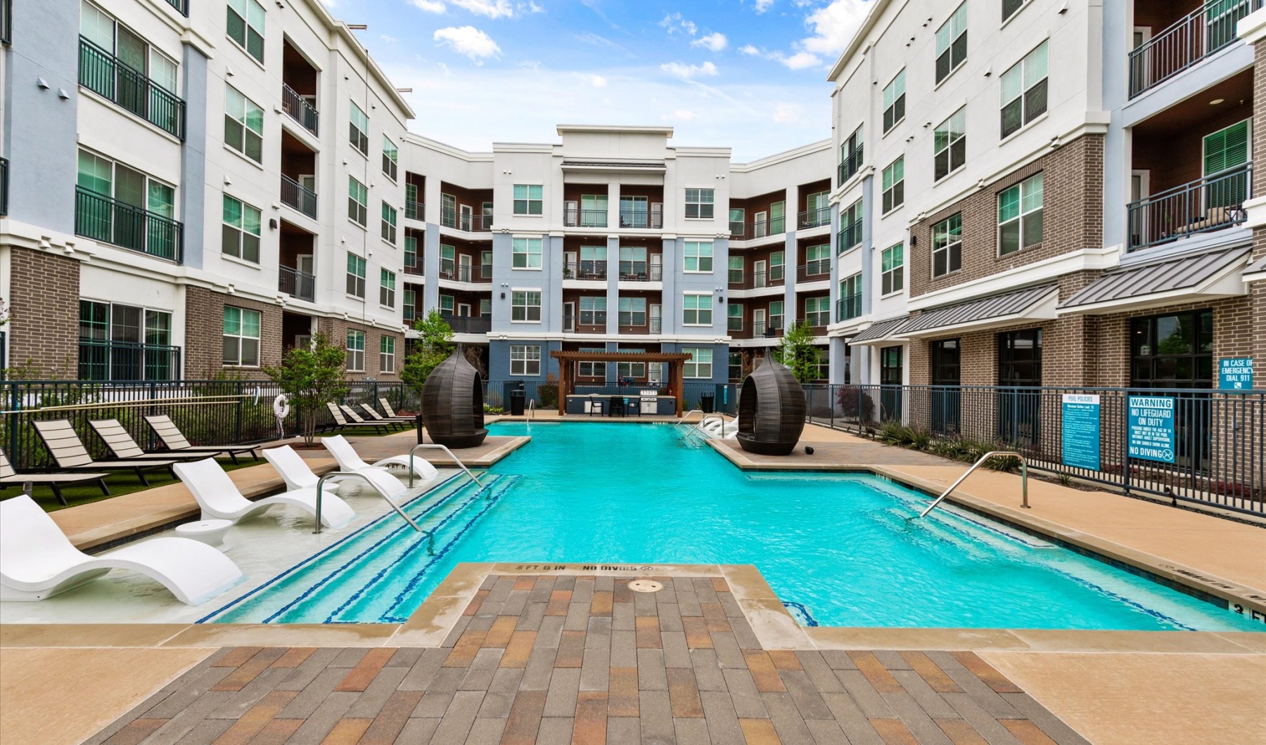 Shoreview Flats Is A Pet-friendly Apartment Community In Dallas, Tx